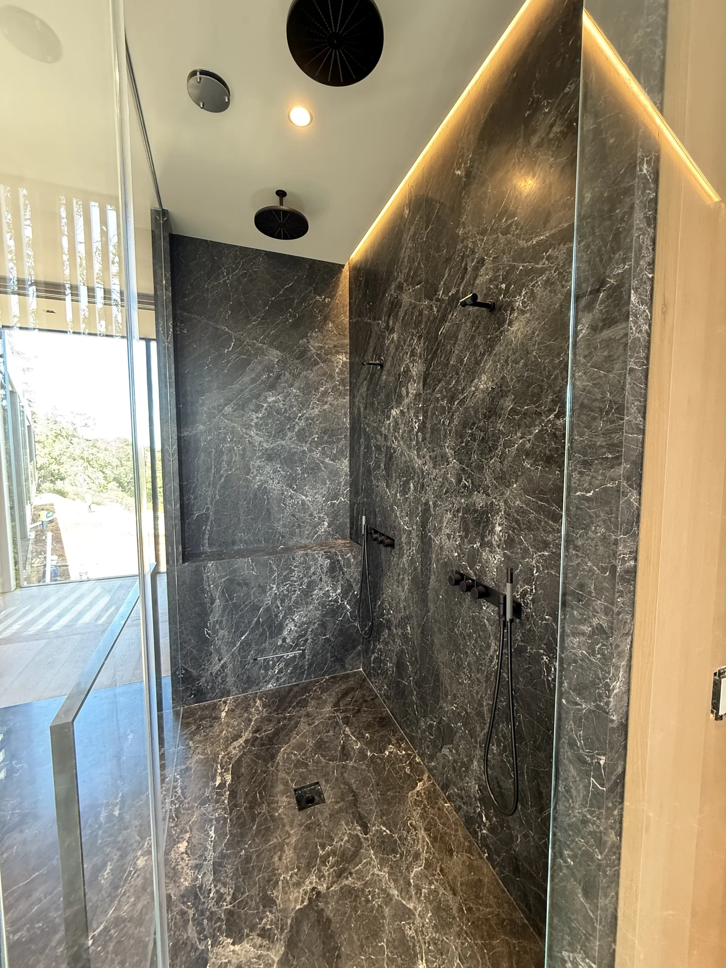 Modern bathroom fixture